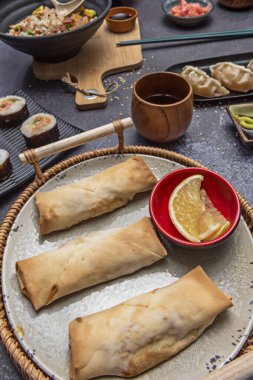 Çin mutfağında ve Vietnam ve Tayland gibi diğer Güneydoğu Asya mutfaklarında Çin mutfağında Çin böreği çok popüler bir yemektir.