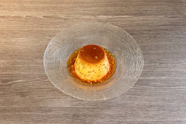 Flan, kremayla yapılan bir Fransız tatlısı. Ana bileşenleri yumurta sarısı, bazen biraz yumurta akı, süt ve şeker..
