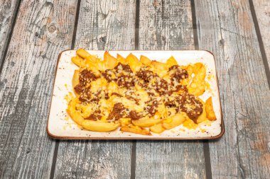 Çiftlik usulü patatesler, özellikle Amerika 'da, özellikle Meksika' da, tipik çiftlik ya da bölgesel mutfakların malzeme ve lezzetleriyle hazırlandı.