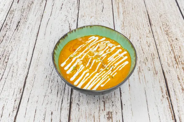 Tereyağlı tavuk Hint mutfağının bir klasiğidir lezzeti ve dokusuyla ünlüdür.