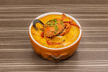  Peru deniz ürünleri güveci, deniz ürünleri çorbasına veya diğer bölgelerden gelen deniz ürünleri güvecine benzer bir deniz ürünleri hazırlamasıdır.