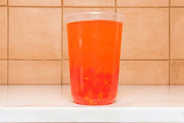 Herhangi bir köpüklü çayın temeli elbette çaydır. Geleneksel olarak, siyah veya yeşil çay kullanılır.