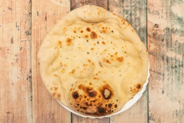 Tandoor 'da pişmiş, önemli bir ekmek., 