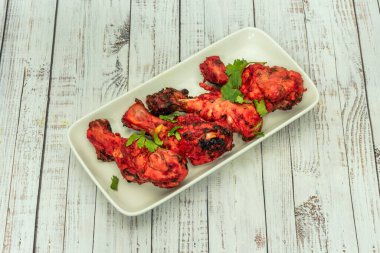 Tandır Tavuğu: Tavuk yoğurt ve baharatla marine edildi