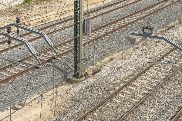 Rayların en görünür elementleri raylardır.