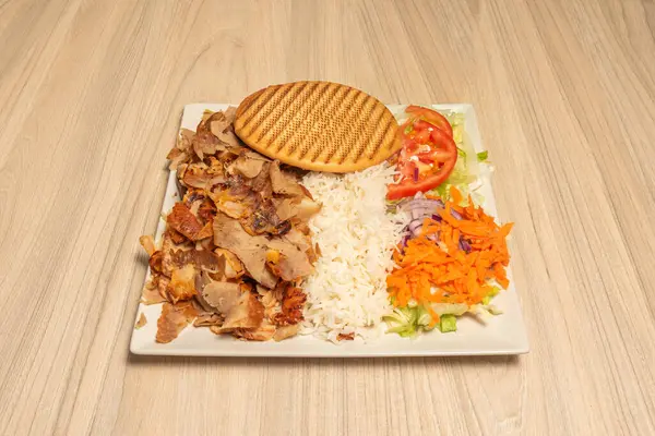 Doğu kökenli bir yemek olan kebap köklerini aşarak tüm Avrupa 'da büyük bir aşçılık fenomeni haline geldi.