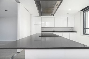 Esnek bölgeler, köprü işlevleri ve dokunmatik kontrollerle hızlı, güvenli ve verimli yemek sunuyorlar.