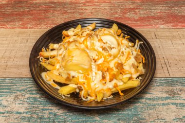 Fırında patates, kızarmış patates veya daha sağlıklı yağ ve daha az tuz kullanımı gibi daha sağlıklı seçenekleri araştırmak.