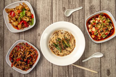 Geleneksel Çin lezzetlerine ve dokularına yabancı müşterilerin tercihleri.