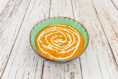 Punjab: Tereyağlı Tavuk gibi zengin, kremalı yemekleriyle ünlüdür