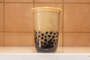 Çayın kalitesi çok önemli, çünkü sağlam ya da narin tadı diğer malzemeleri bastırmadan tamamlayacaktır..