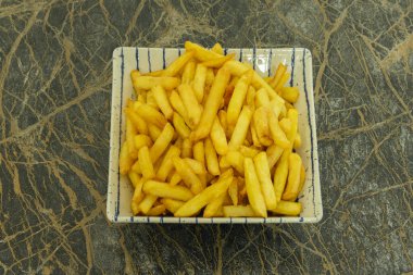 Fast food restoranları: Bunlar muhtemelen çiplerin porsiyon boyutlarını standartlaştırıp genişletenler.