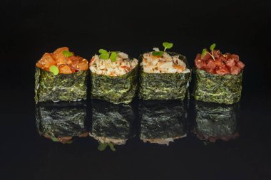 Gunkanmaki, Nori 'nin pilavı ve Nigiri' ye dayanamayan bir çeşit maki.