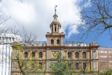 Malzeme, renk, doku ve dekoratif öğelerin seçimi evin stilini ve kişiliğini tanımlar