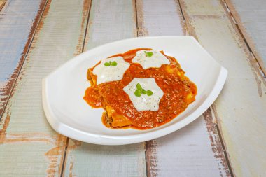 Napoli 'de domates sosunun icadı makarnayı şu anki konumuna fırlatan ve bugüne kadar devam eden mükemmel bir simbiyoz yaratan bir katalizördü.