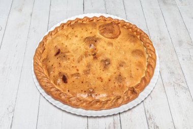 Bir empanada ile bir empanadilla arasındaki temel fark boyutlarında yatar ve genellikle pişirme yöntemlerinde yatar..