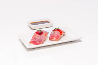 Birçok saflaştırıcı ve uzman için, nigiri suşinin en yüksek ve en temsili biçimidir.