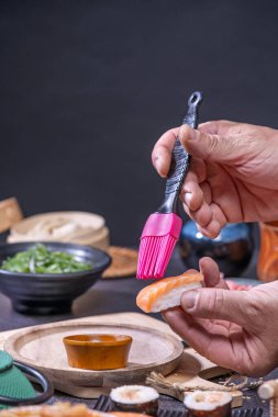 Nigiri, Japon aşçılık felsefesinin bir gösterisidir.