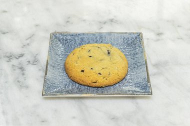 Chewy Marshmallow Kurabiyeleri: Isırdığınızda esneyen kızarmış marşmelov parçaları ve çikolata parçalarıyla