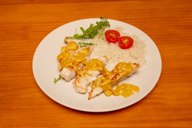 Orijinal Kung Pao tavuğu: Fıstık, kurutulmuş biber ve Sichuan 'ın imzasıyla sotelenmiş tavuk göğsü. 