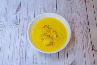 Kerala Yumurta Körisi: Hindistan cevizi, acı biber ve baharatlı çırpı sosuyla pişirilmiş yumurta