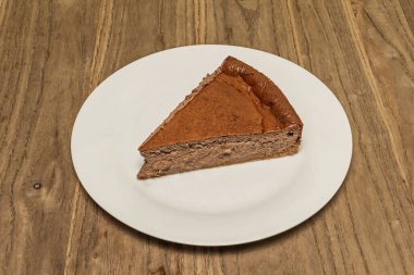 Vegan Çikolatalı Cheesecake: İpek tofu ve organik kakao tozu karışımı