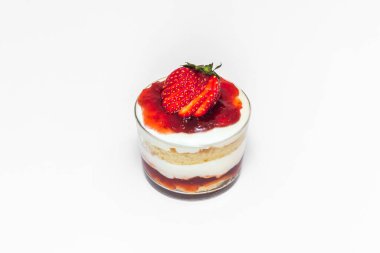 Ahududu reçelli peynirli kek: Kremayla meyvelerin asitliği arasındaki mükemmel denge