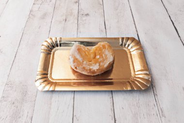 Kremalı fındıklı altın palmiyeler ve kıtır kıtır kurabiyeler.