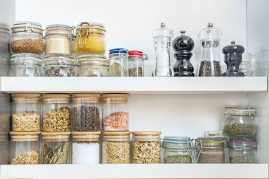 Gastromik simyanın köşesinde, baharat kavanozları sadece kapaklarını açarak sizi uzak pazarlara götürmeye söz veriyor.