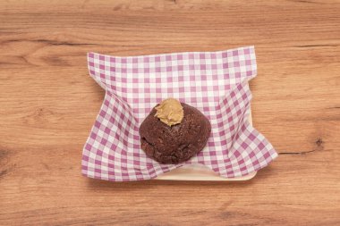 Fındık ve Kakao Kurabiyeleri: Fındık ezmeli ve çikolatalı fındıklı fındıklı fındıklı kurabiye gibi