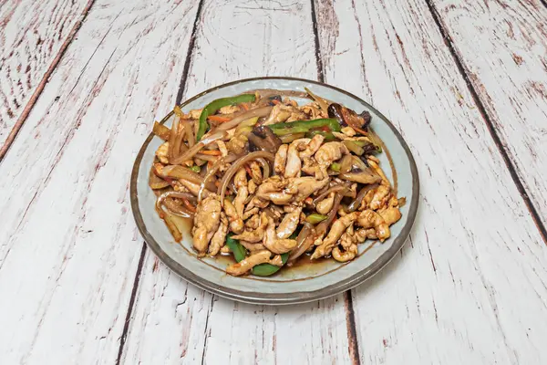 İmparator 'un Tavuğu: Altın Etiket istiridye sosu, ginkgo biloba ve kaliteli bambu filizli şölen