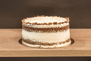 Glütensiz havuç ve cevizli kek: Vegan peynirli badem unu