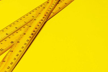 Sarı arkaplanı kopyalamak için kontrplak odasındaki metrik ve imparatorluk sistemlerinin yöneticilerini kapat