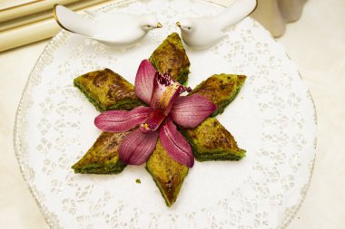 Doğu, Türk, Azerbaycan baklava tatlıları masada.