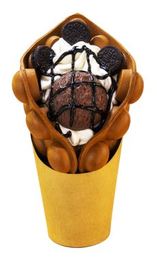 Çeşitli meyveli waffle ve kağıt bardakta çikolata.