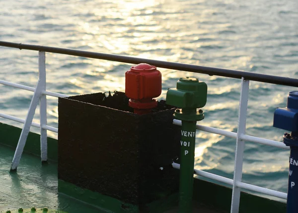 Ventil Från Tömningsrör Kemikalietankfartyg Med Morgonsol — Stockfoto