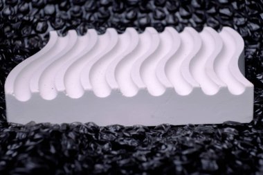 Çimento işçiliğinden şeritli bardak altlıkları