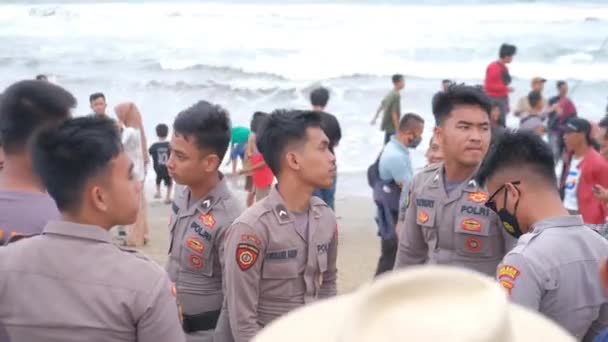 Lampung Indonesia Σεπτεμβρίου 2022 Αστυνομική Μονάδα Φυλάει Ετήσιο Φεστιβάλ Χαρταετού — Αρχείο Βίντεο