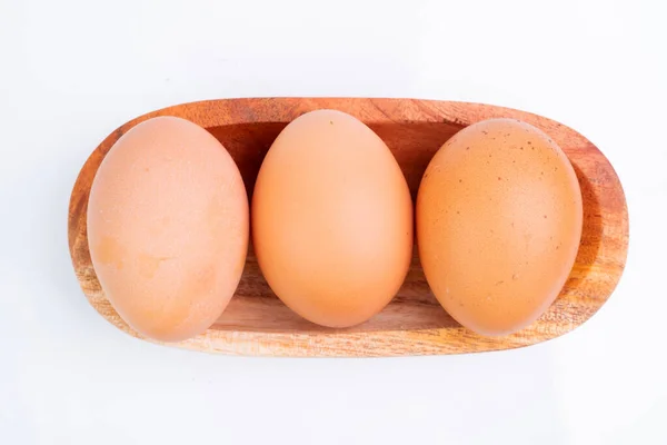 Kyckling Ägg Träskål Vit Bakgrund — Stockfoto
