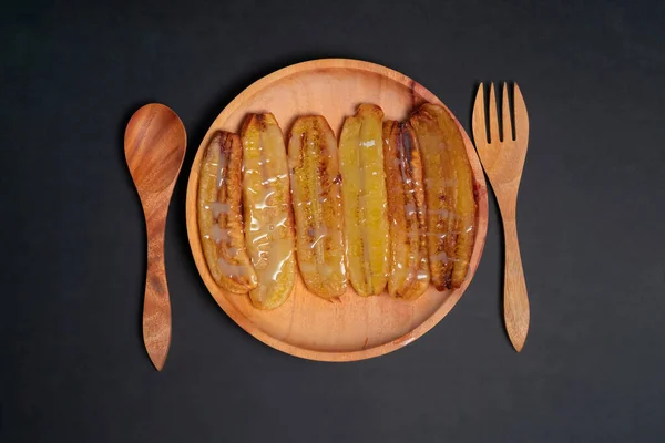 Smažené Banány Rozpuštěným Mlékem Dřevěné Desce Oblíbené Pouliční Jídlo Jihovýchodní — Stock fotografie
