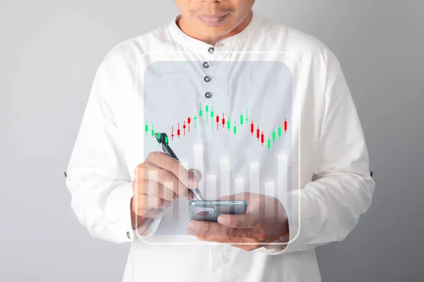 Zakenman Aanraken Grafiek Smartphone Scherm Beleggingsbeursconcept Aandelenbelegger — Stockfoto