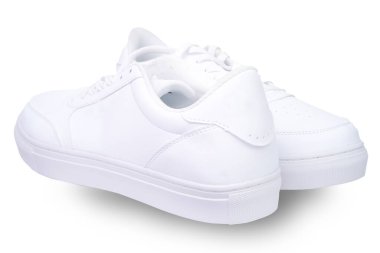 Temel beyaz spor ayakkabıları yarı şeffaf gölgeli.