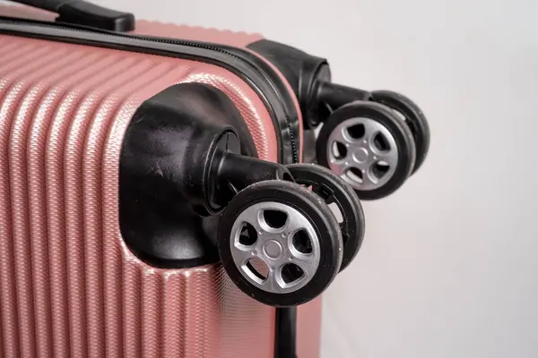 Minimalistische Reisegepäcktasche Pfirsichfarbe Isoliert Auf Weißem Hintergrund Koffer Kabinengröße — Stockfoto