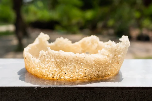 Рисова Кора Висушується Сонці Перед Переробкою Традиційну Їжу Рисова Скоринка — стокове фото