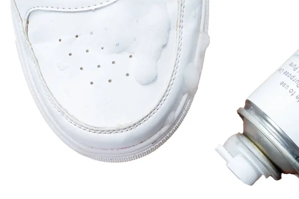 Sneakers Pelle Bianca Con Kit Cura Calzature Pelle Concetto Cura — Foto Stock