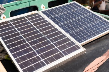 Endonezya 'da geleneksel balıkçı teknelerinin çatılarına güneş panelleri kurulur.