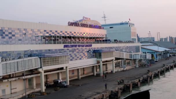 Surabaya Indonesien Juli 2023 Tanjung Perak Port Surabaya Passagerarterminal Med — Stockvideo