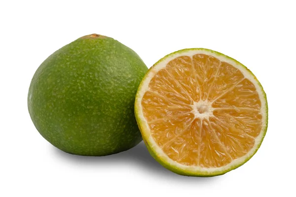 Půl Celé Zelené Mandarinky Bílém Pozadí — Stock fotografie