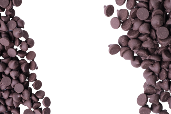 Koyu Kahverengi Çikolata Morsels şeffaf bir arka planda izole