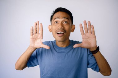 Adam Açık Ellerle Şaşkınlık İfade Ediyor